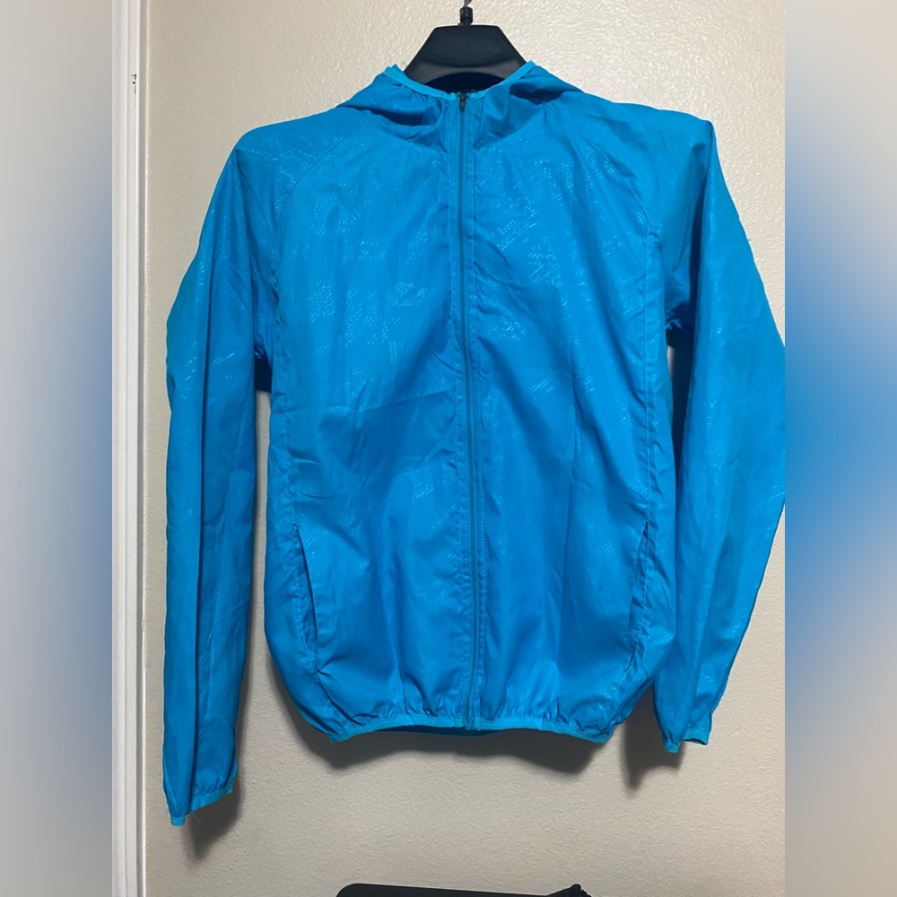 💰2/$10 Girls Blue Windbreaker Hoody- size M
